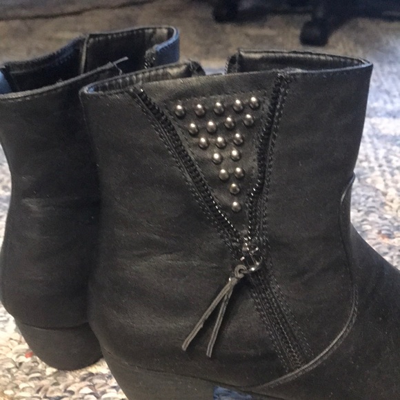 Boots - Picture 3 of 3